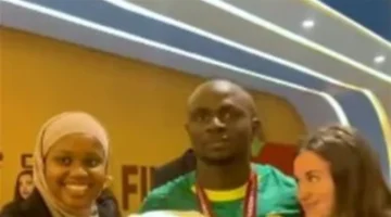 بإطلالة لافتة.. زوجة ساديو ماني تخطف الأنظار خلال احتفالات المنتخب السنغالي باللقب الأفريقي